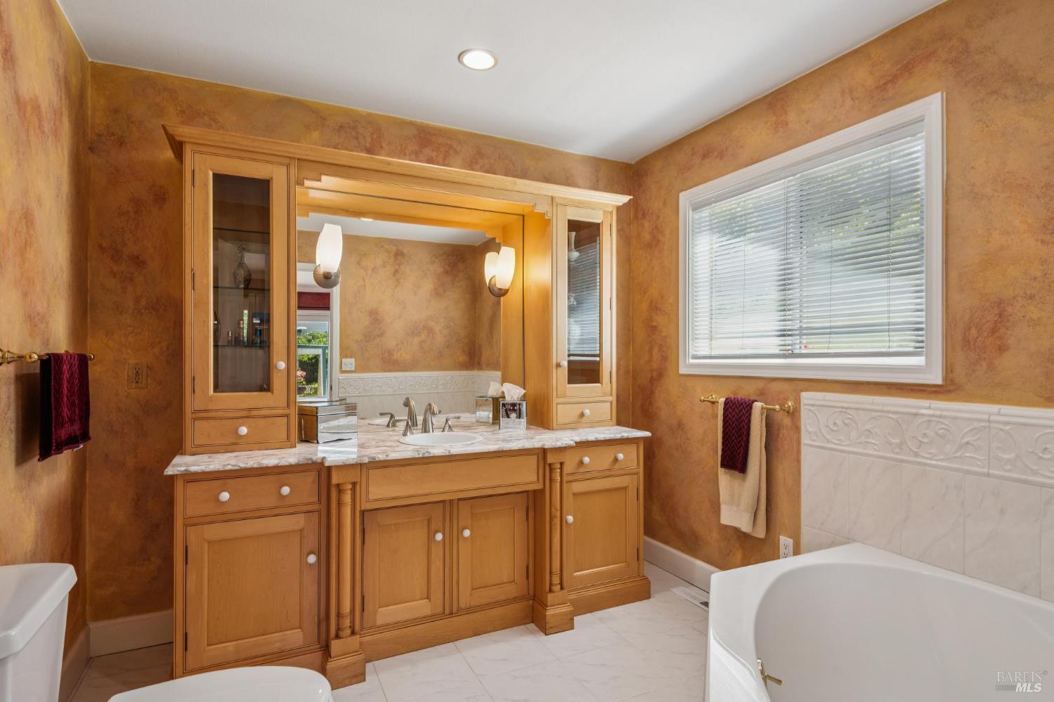 425 Oak Point Place