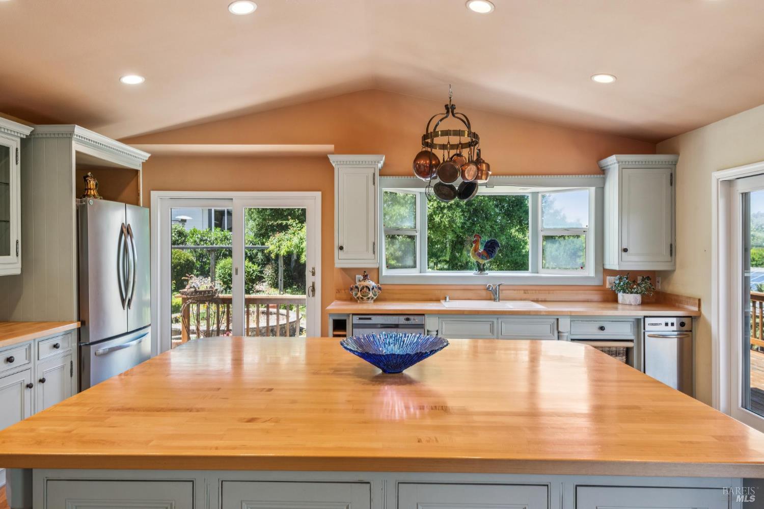 425 Oak Point Place