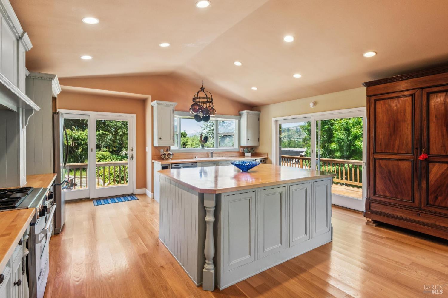 425 Oak Point Place