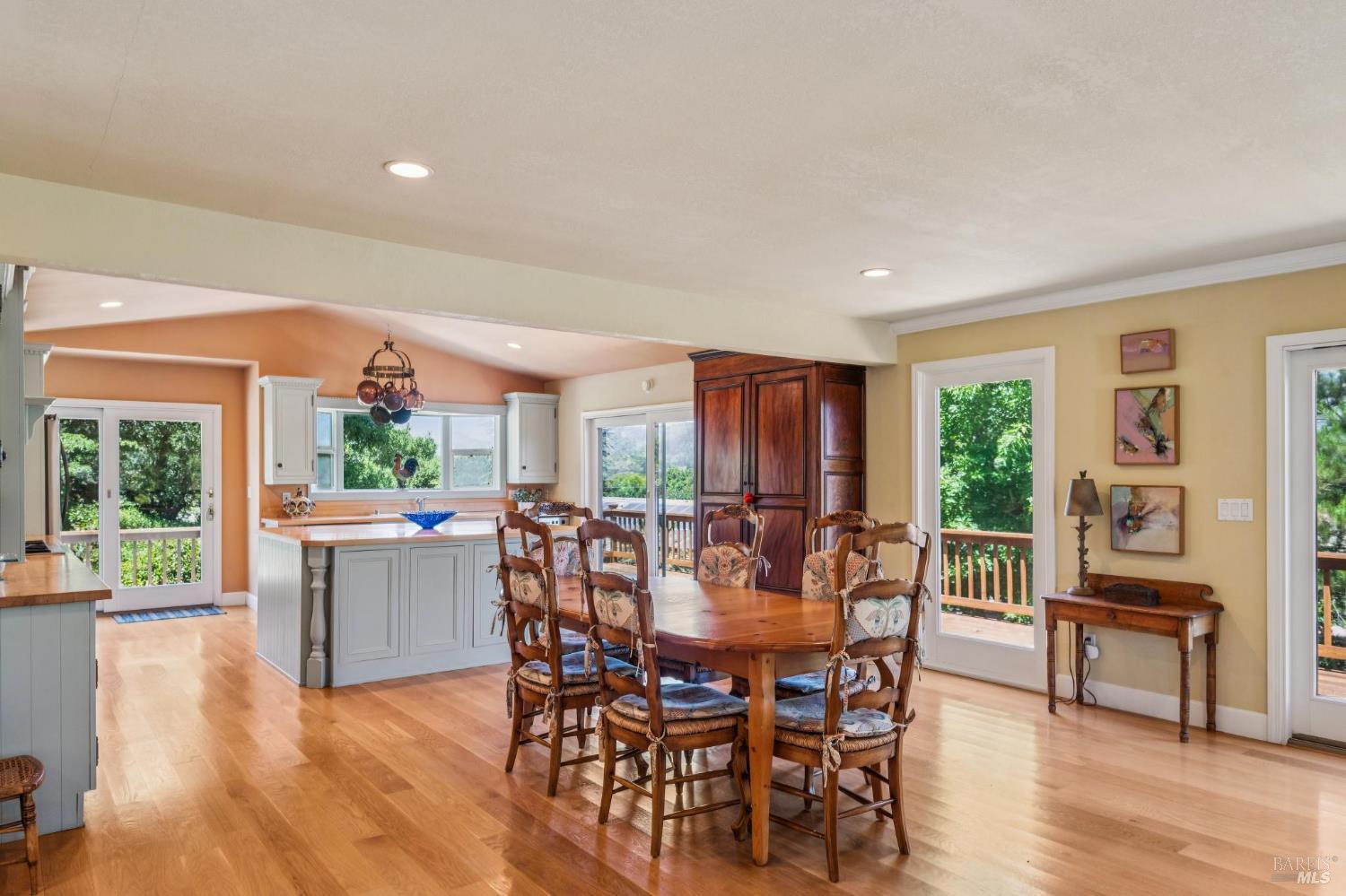 425 Oak Point Place