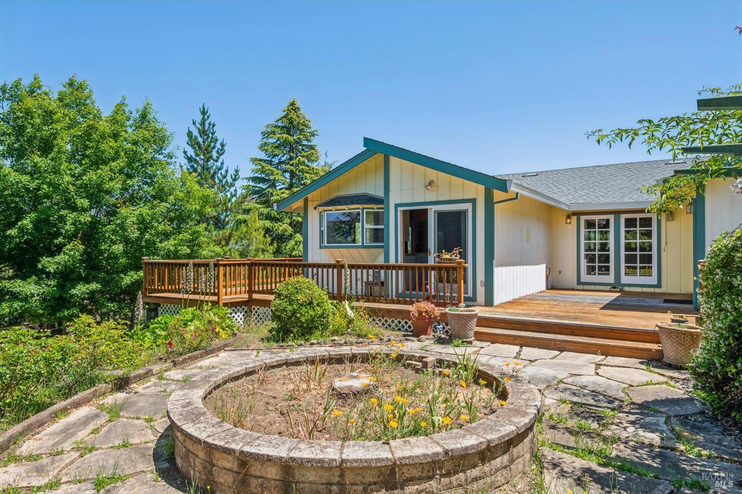 425 Oak Point Place