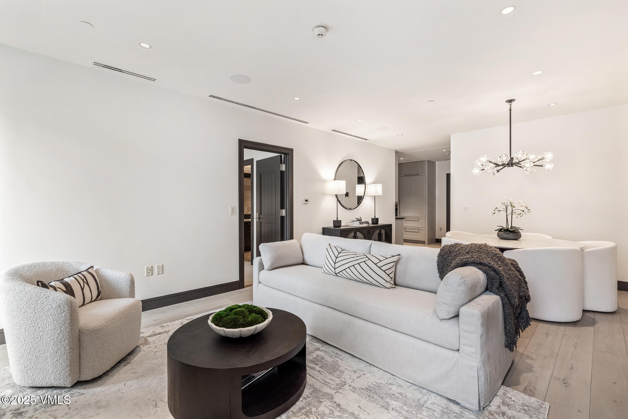 141 E Meadow Drive, PH C East