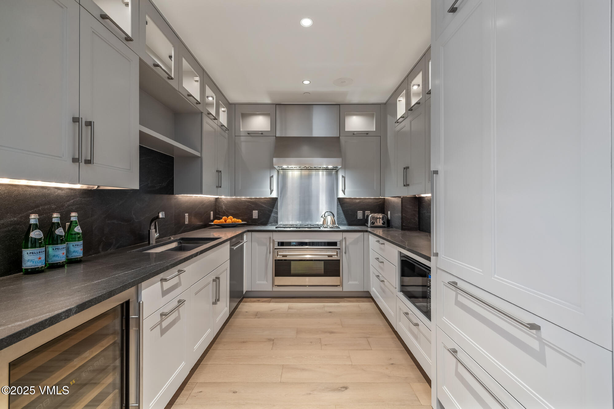 141 E Meadow Drive, PH C East