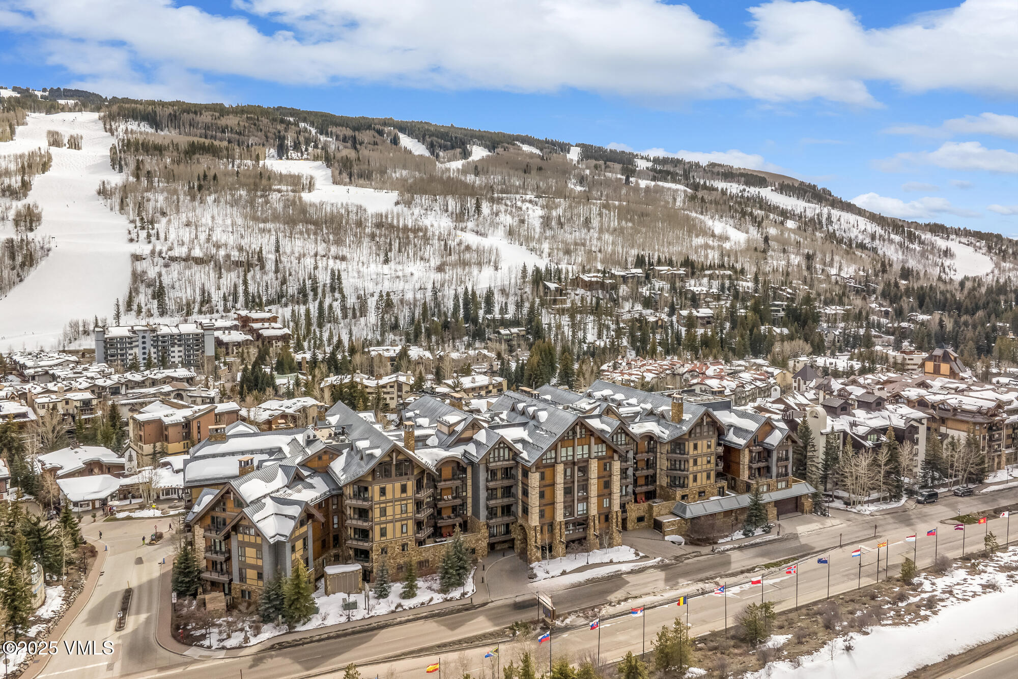 141 E Meadow Drive, PH C East