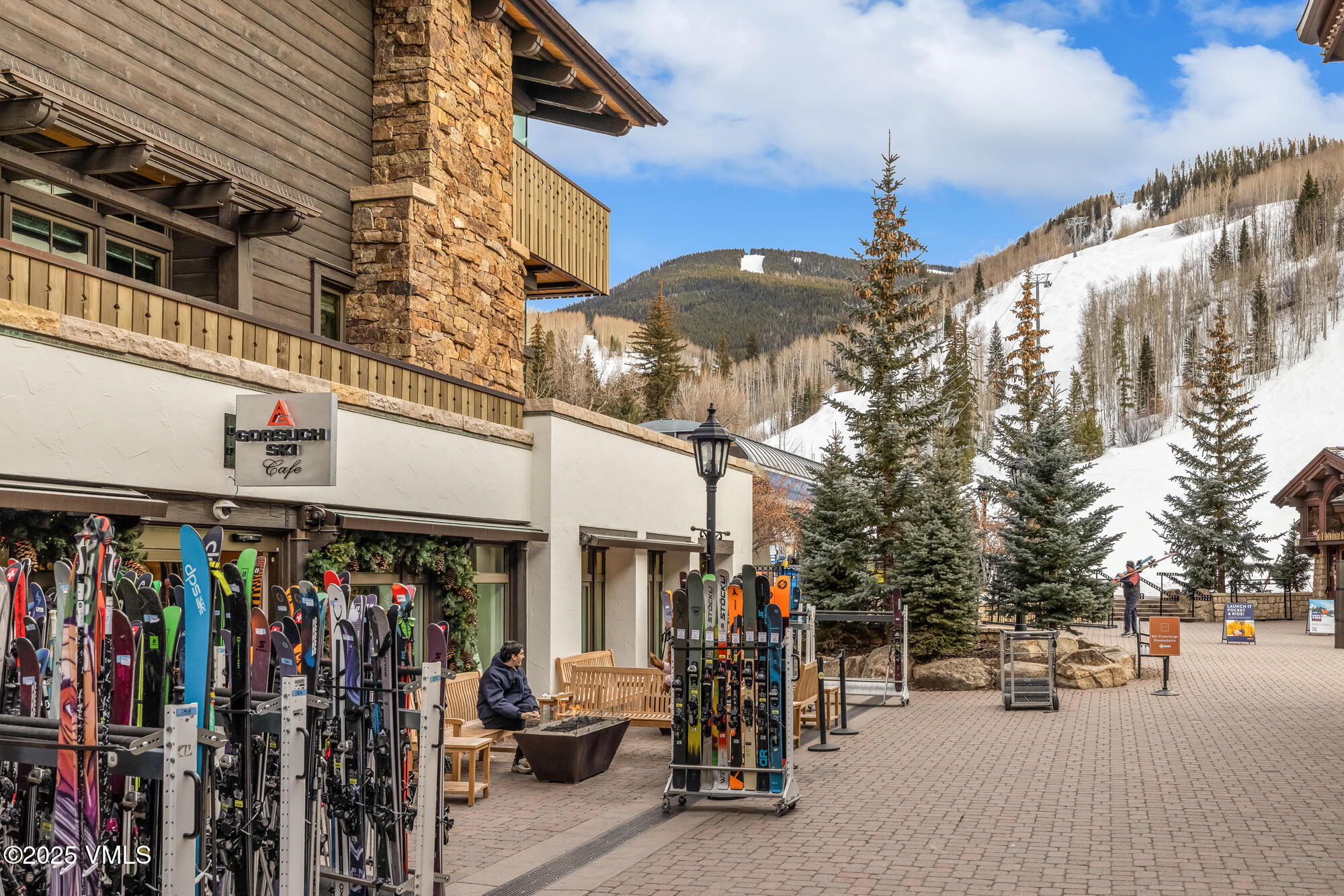 141 E Meadow Drive, PH C East