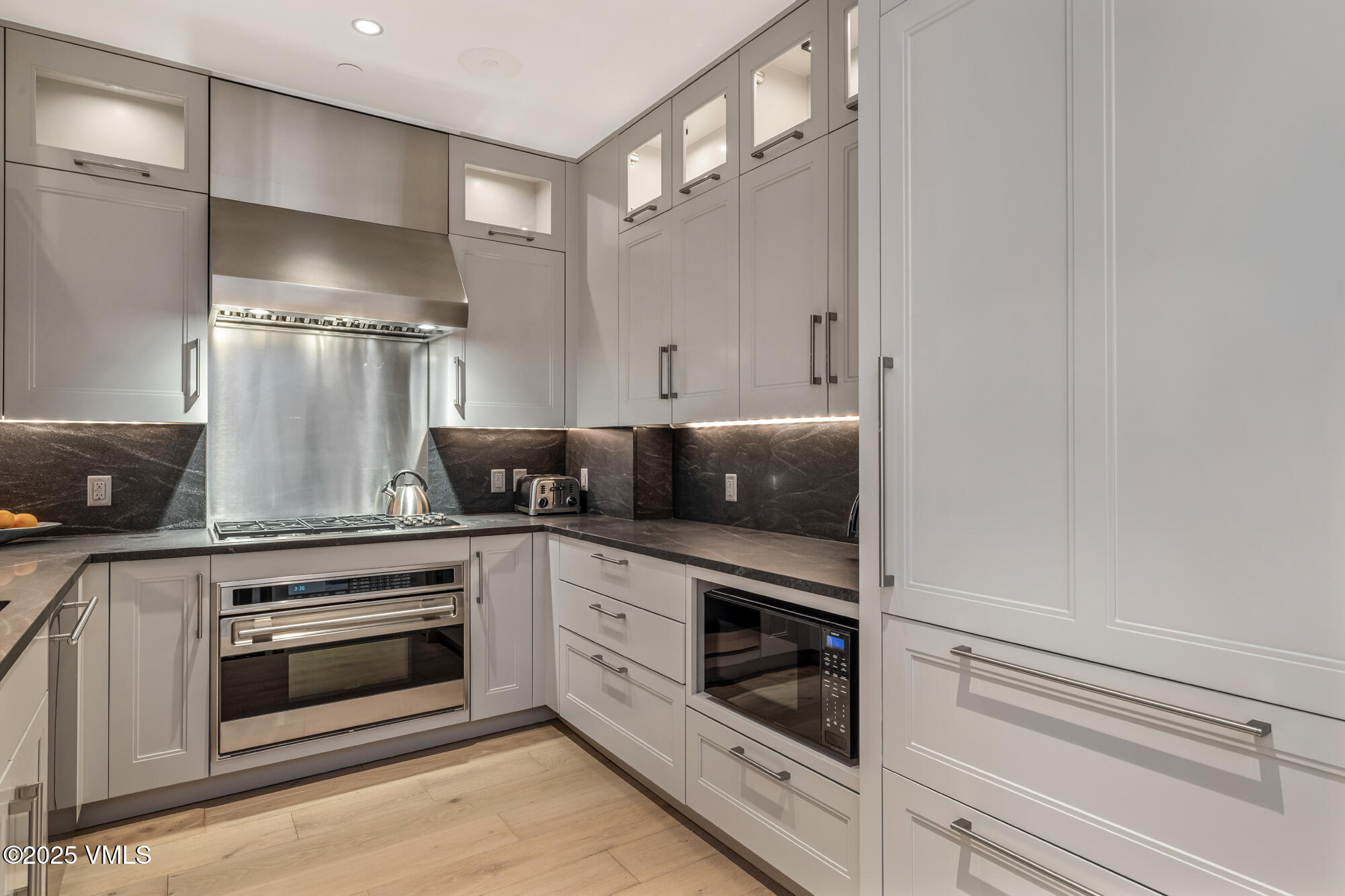 141 E Meadow Drive, PH C East