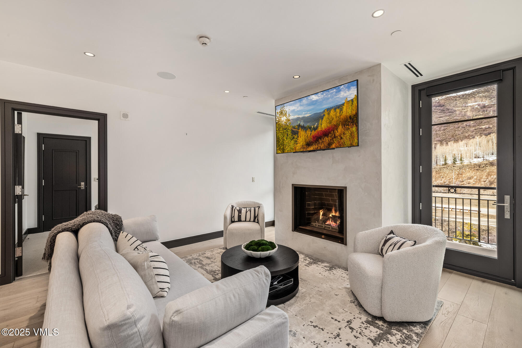 141 E Meadow Drive, PH C East