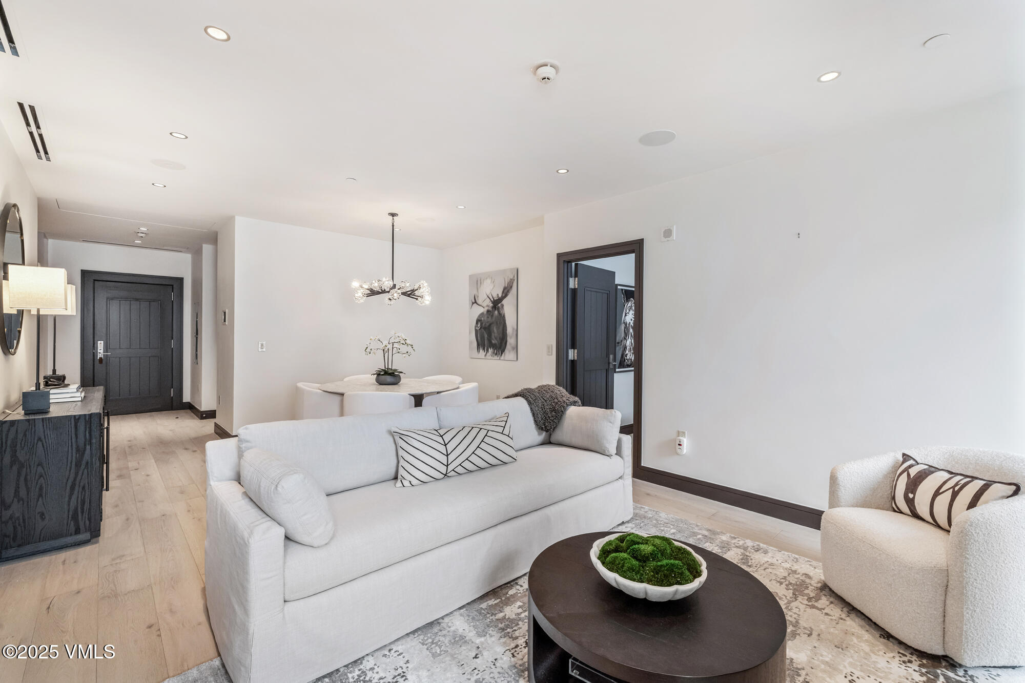 141 E Meadow Drive, PH C East