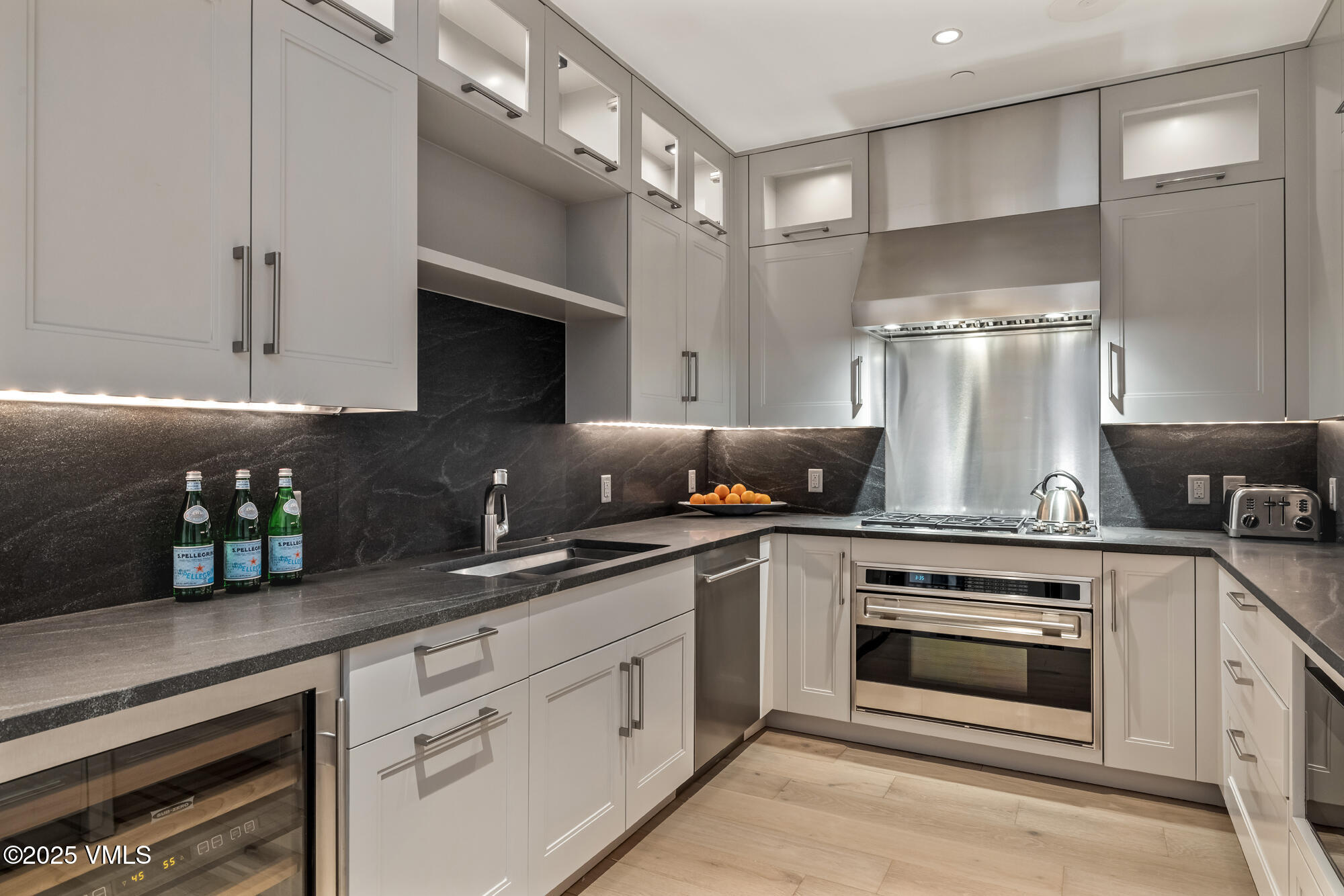 141 E Meadow Drive, PH C East