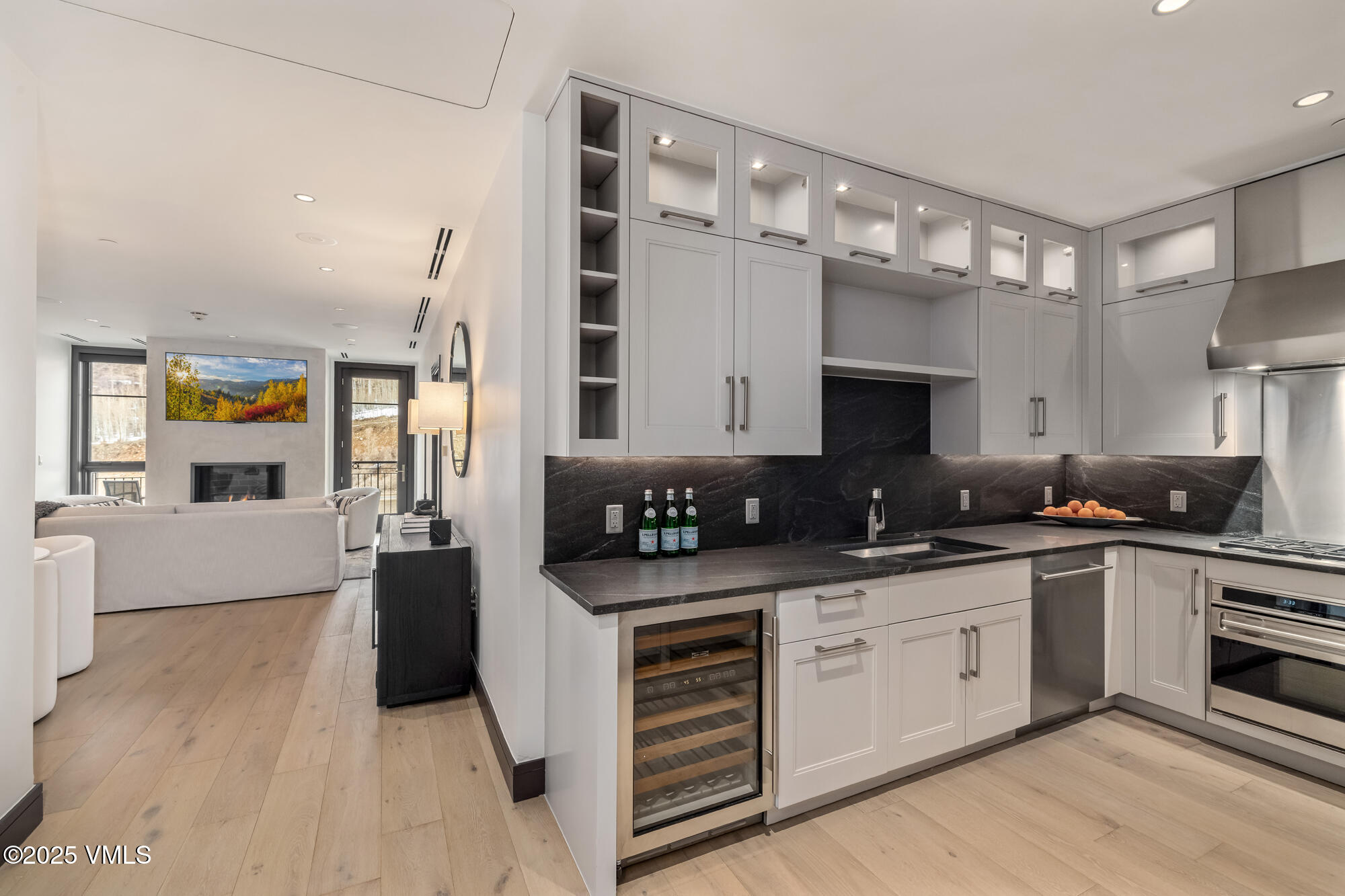 141 E Meadow Drive, PH C East