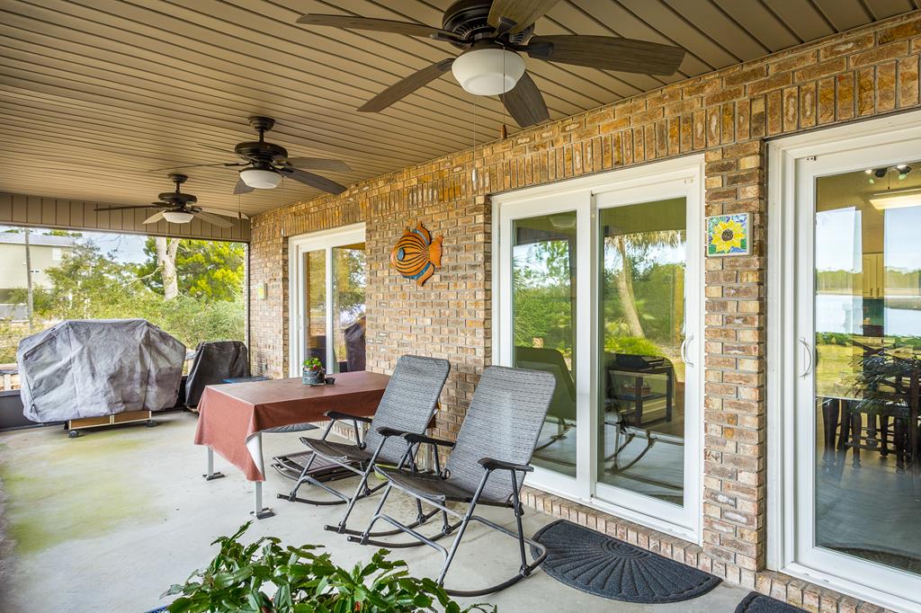 556 River Rd, 32322