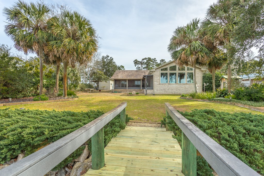 556 River Rd, 32322