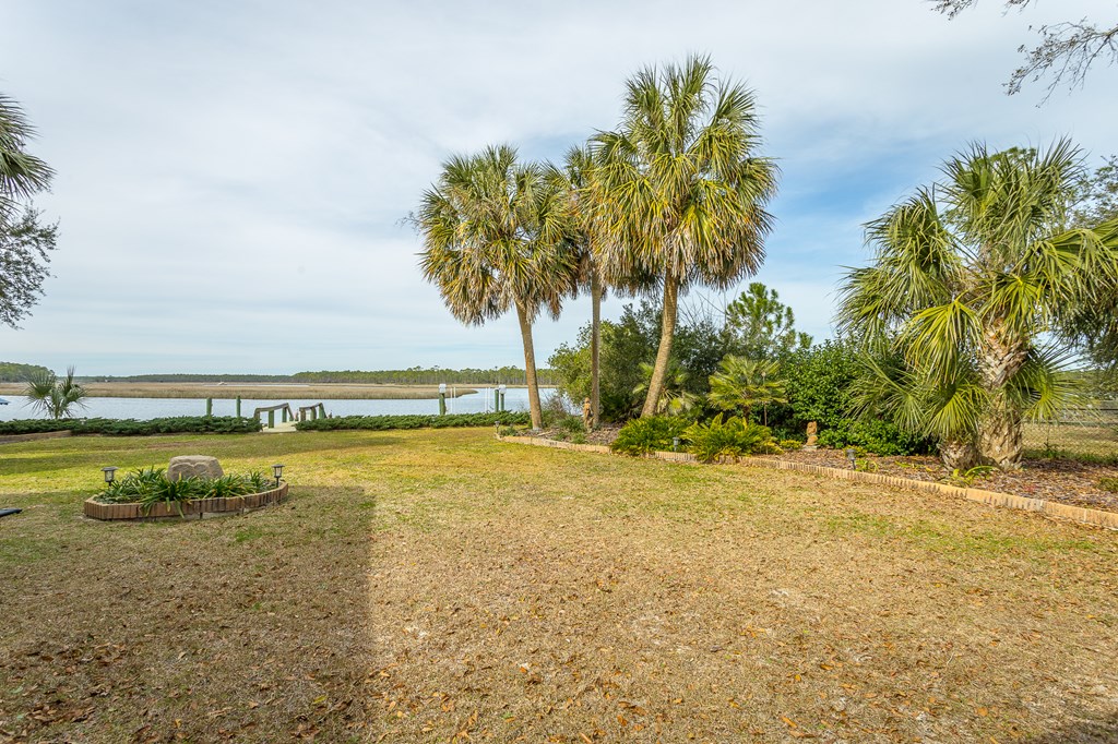 556 River Rd, 32322