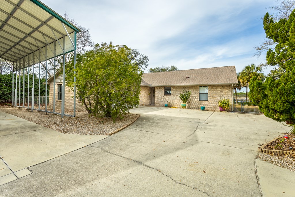 556 River Rd, 32322