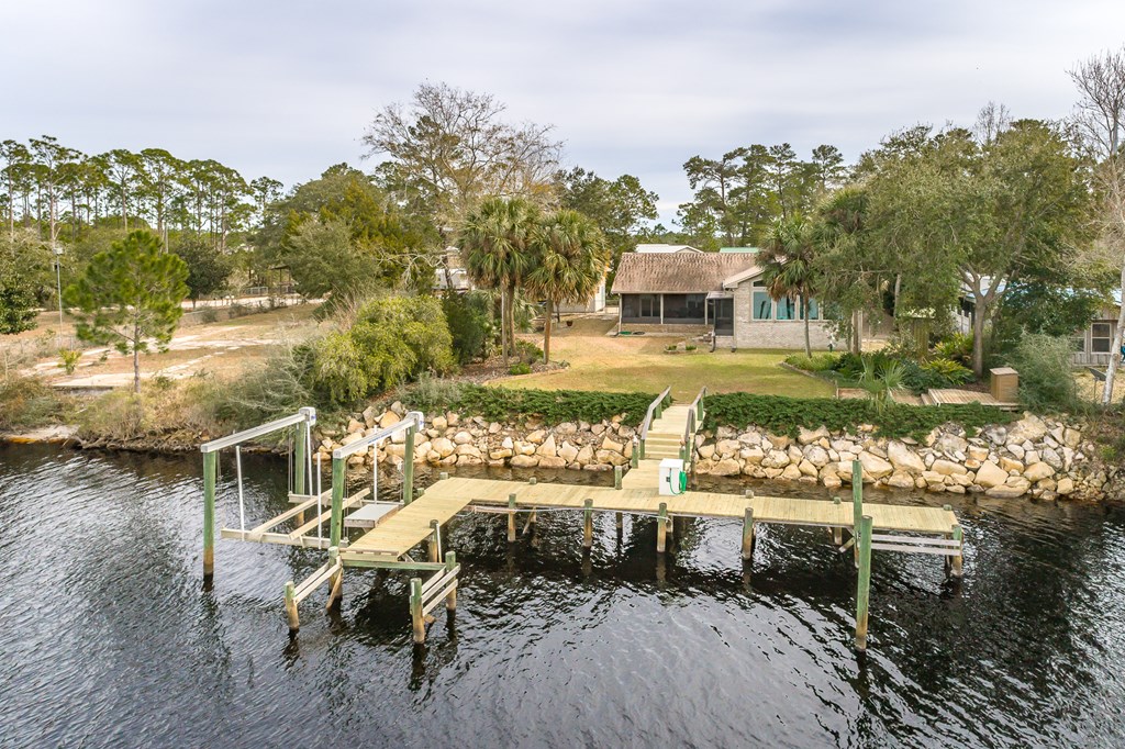 556 River Rd, 32322