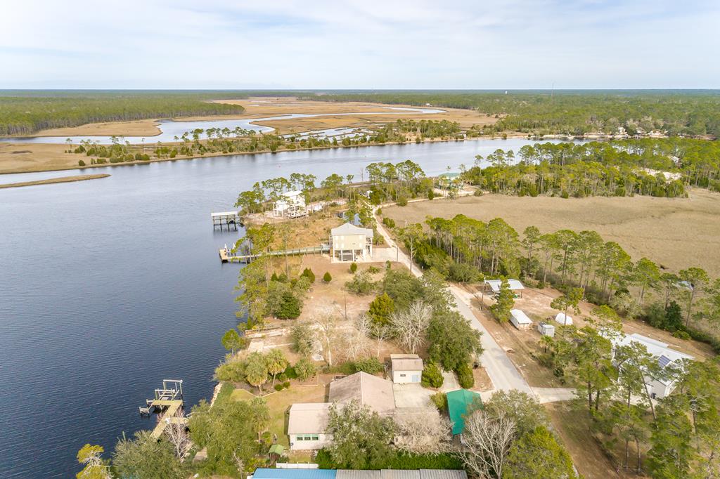 556 River Rd, 32322