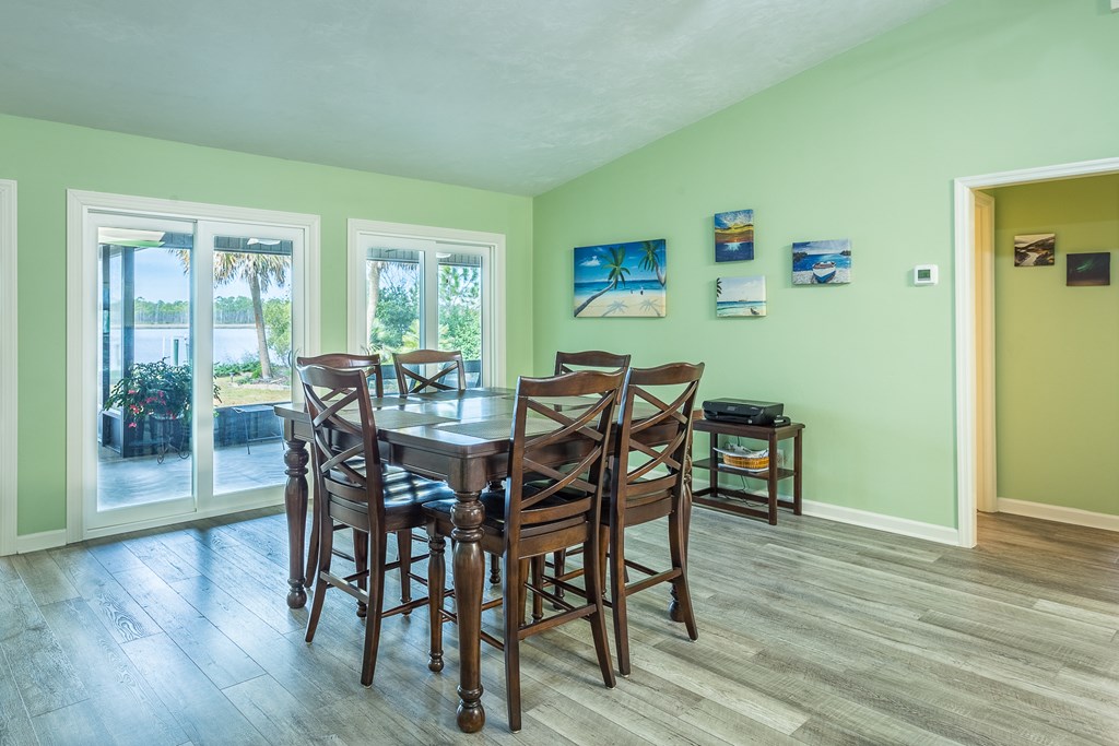 556 River Rd, 32322
