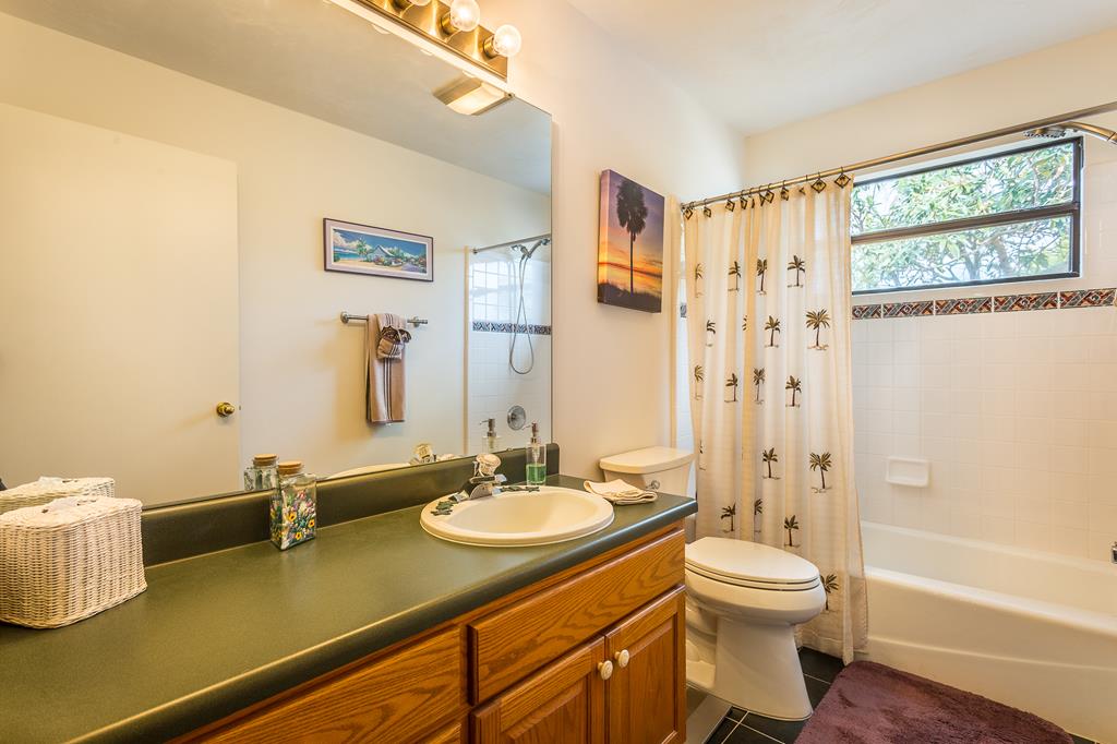 556 River Rd, 32322