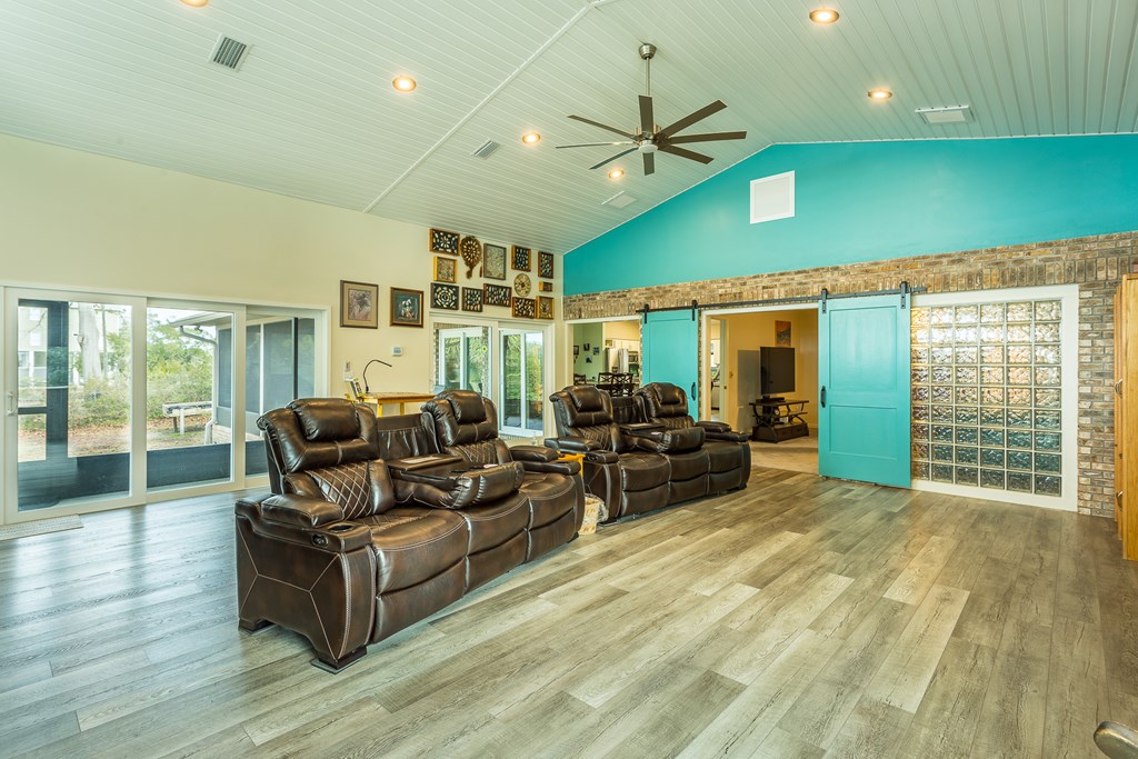 556 River Rd, 32322