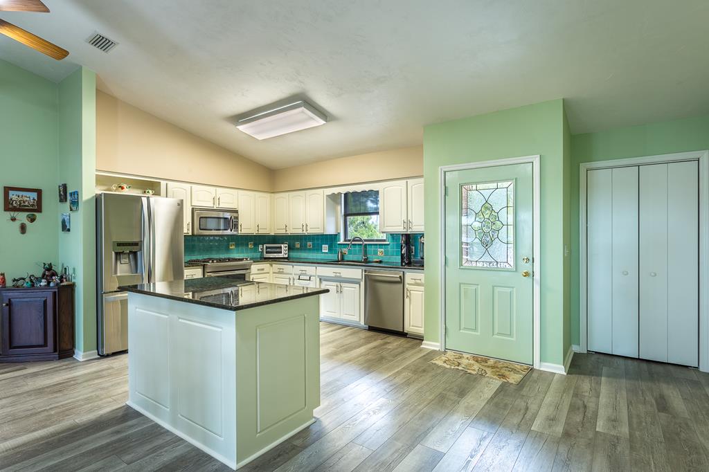 556 River Rd, 32322