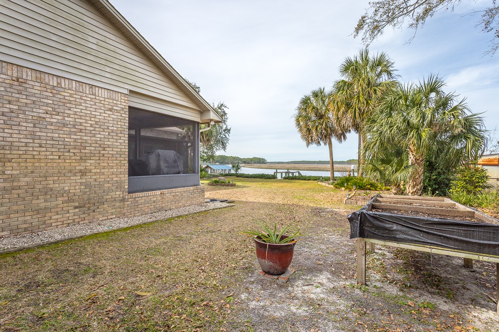 556 River Rd, 32322