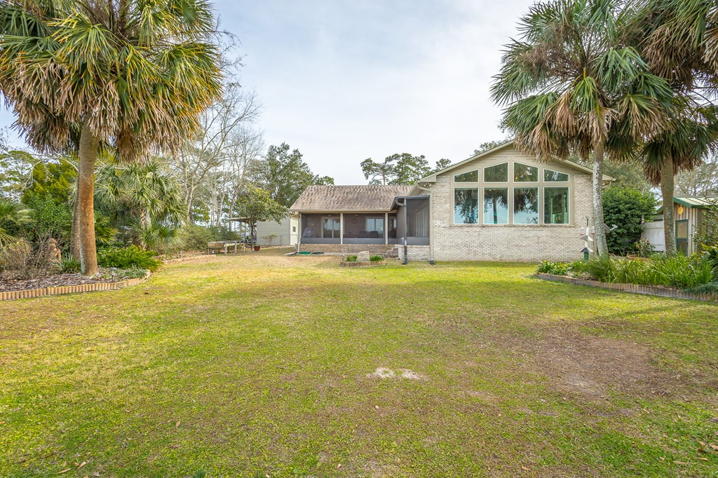 556 River Rd, 32322