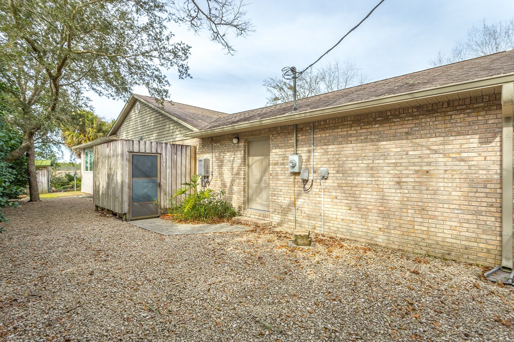 556 River Rd, 32322