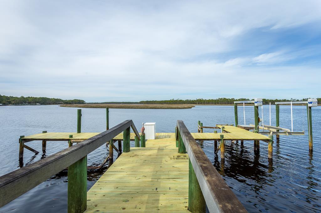 556 River Rd, 32322