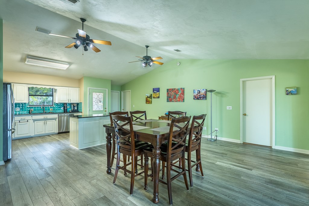 556 River Rd, 32322