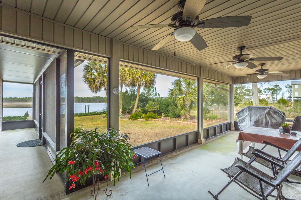 556 River Rd, 32322