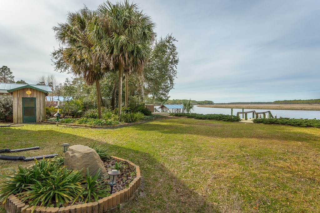 556 River Rd, 32322