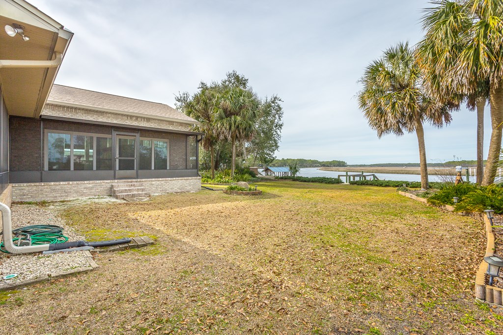 556 River Rd, 32322