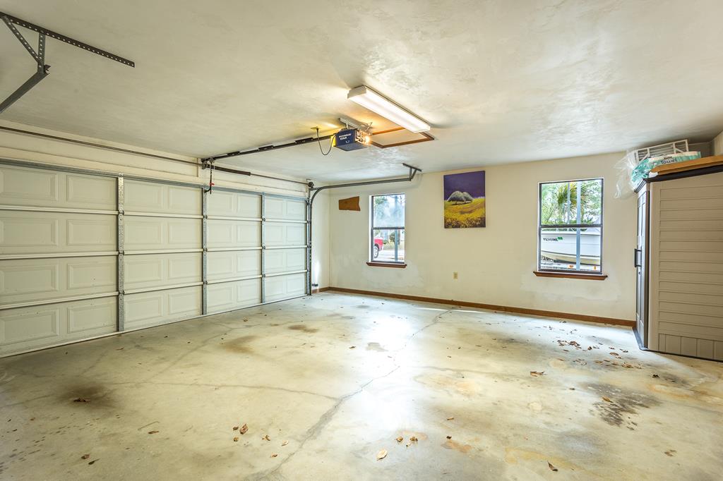 556 River Rd, 32322