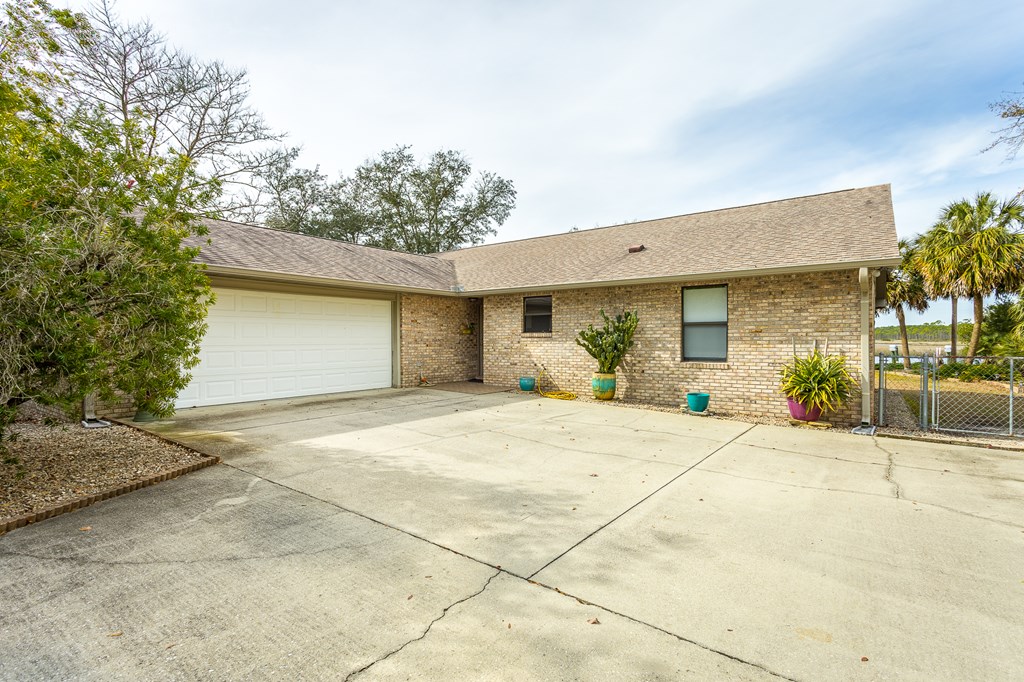 556 River Rd, 32322