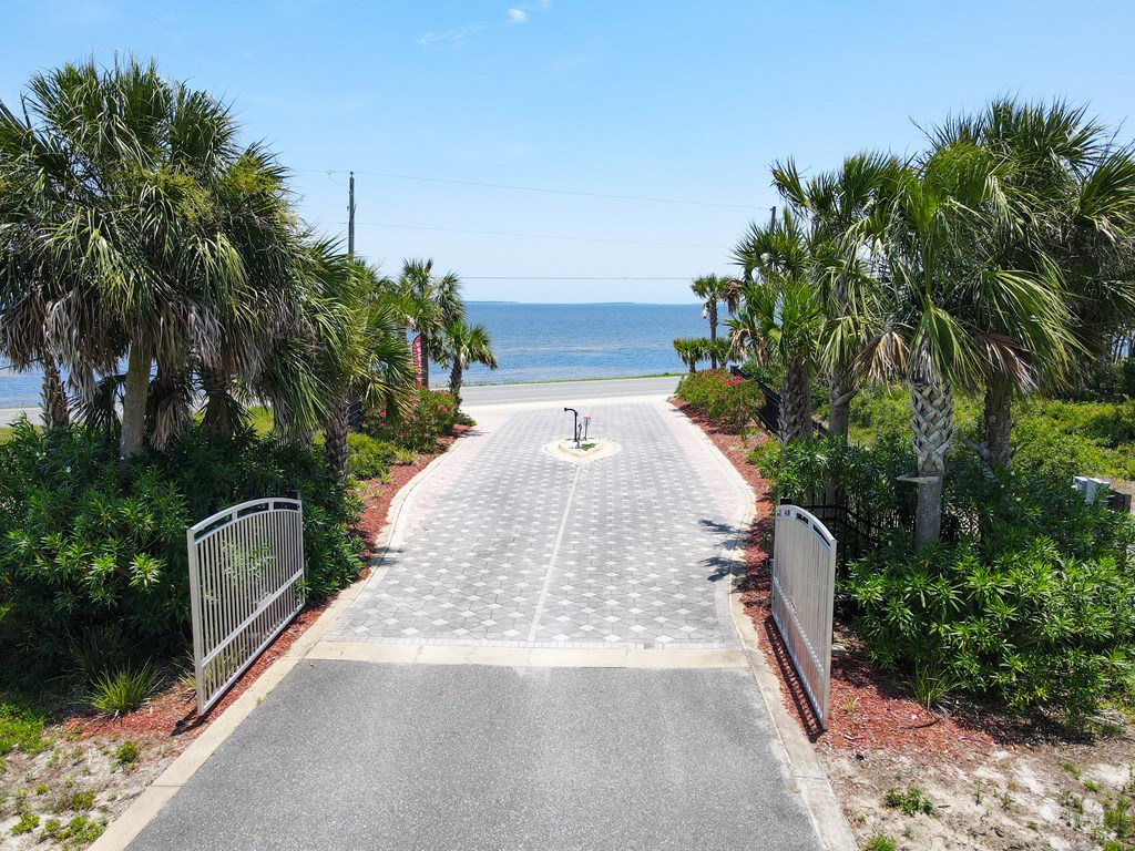 1693 St George's Ct, 32328