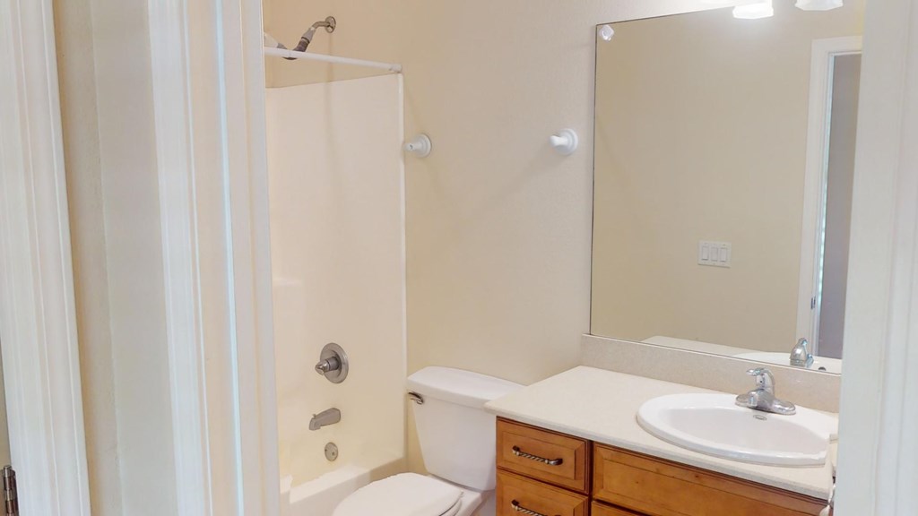 101 Ave H, 32320