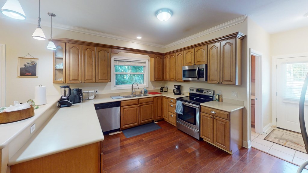 101 Ave H, 32320