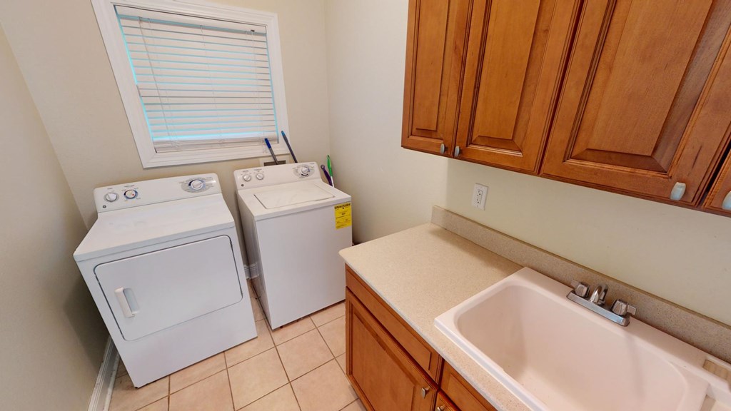 101 Ave H, 32320