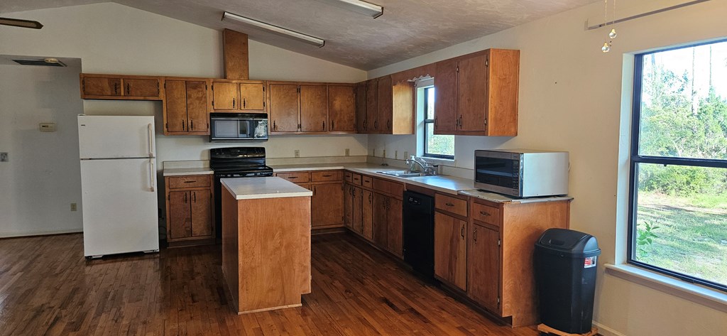 612 River Rd, 32322
