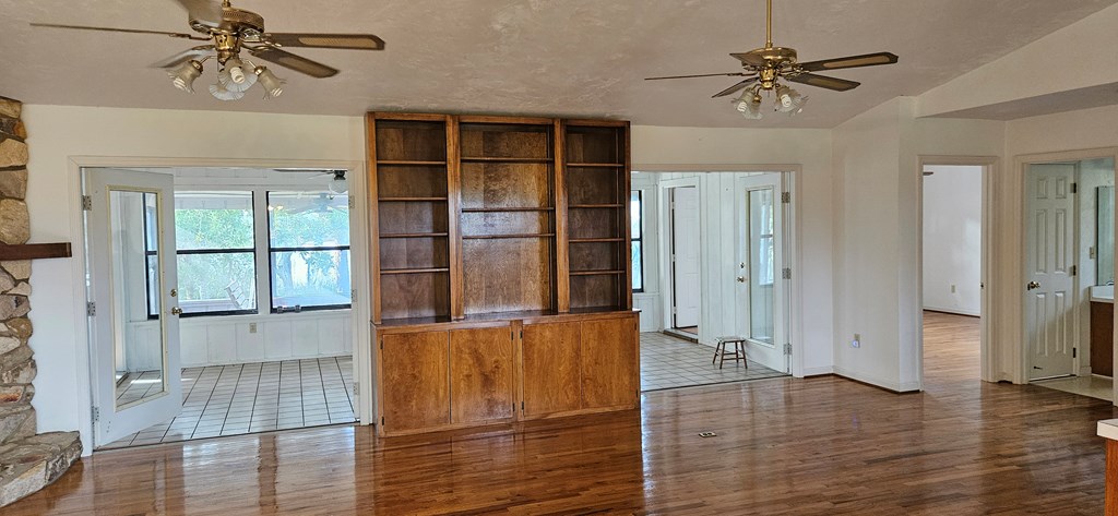 612 River Rd, 32322