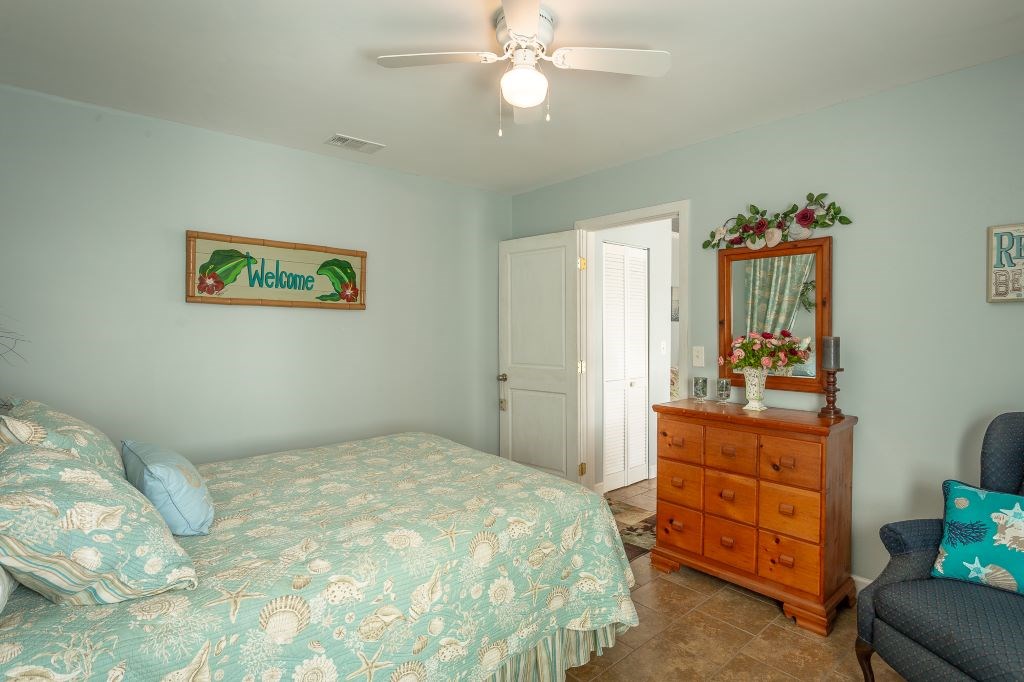 16-6 Collins Ave, 32323