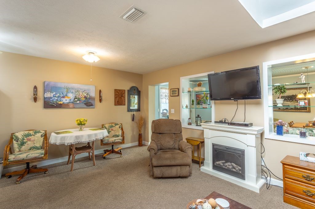 16-6 Collins Ave, 32323