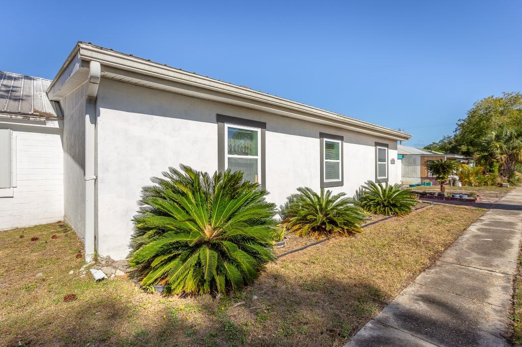 16-6 Collins Ave, 32323