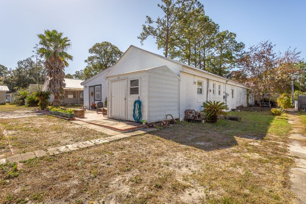 16-6 Collins Ave, 32323