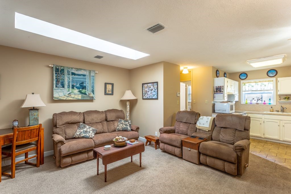 16-6 Collins Ave, 32323