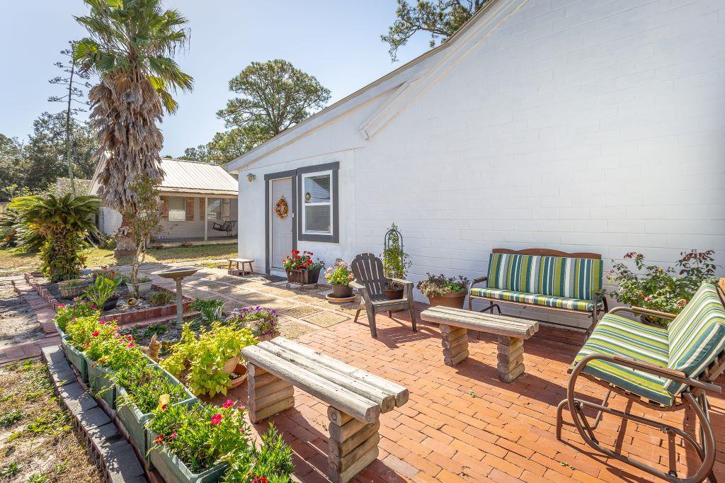 16-6 Collins Ave, 32323