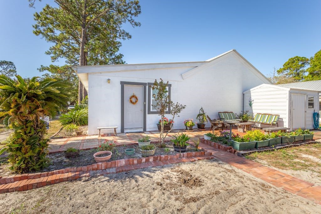 16-6 Collins Ave, 32323
