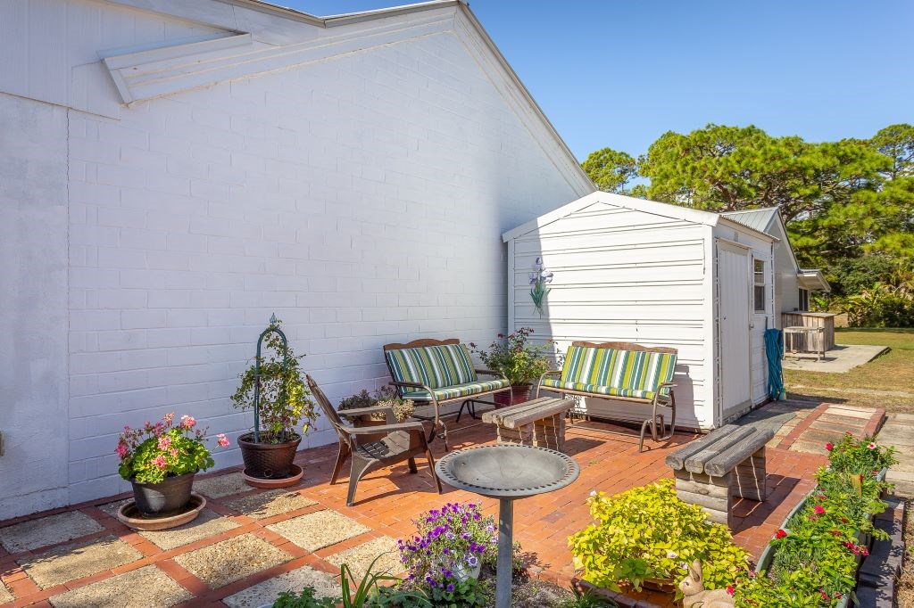 16-6 Collins Ave, 32323
