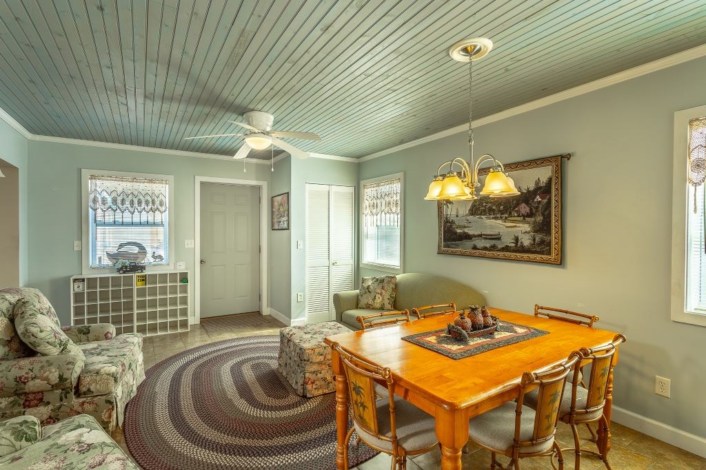 16-6 Collins Ave, 32323