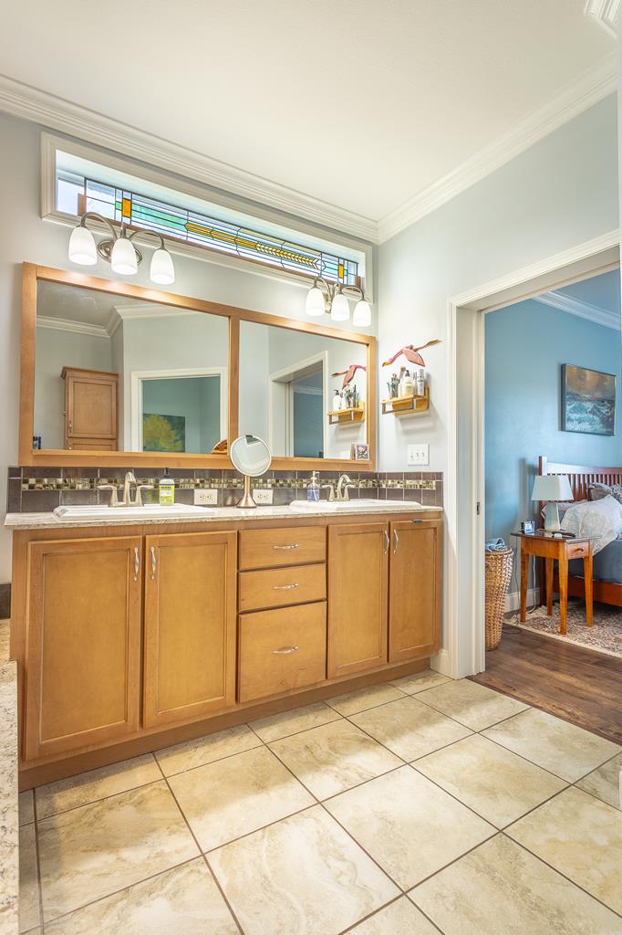 559 River Rd, 32322